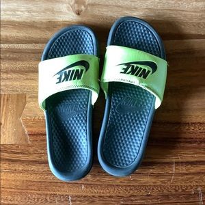 NIKE SLIDES